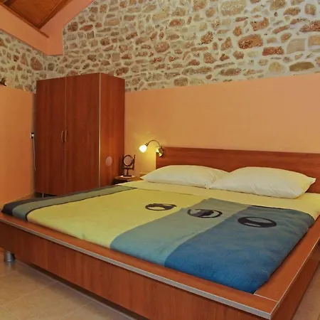 Daire Menego A2 Bol-center, Croatia