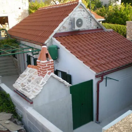 Menego A2 Bol-center, Croatia